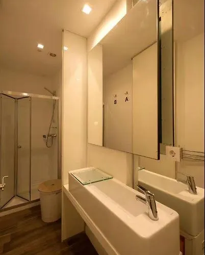 Apartment Space Shuttle - Tiny House Porto